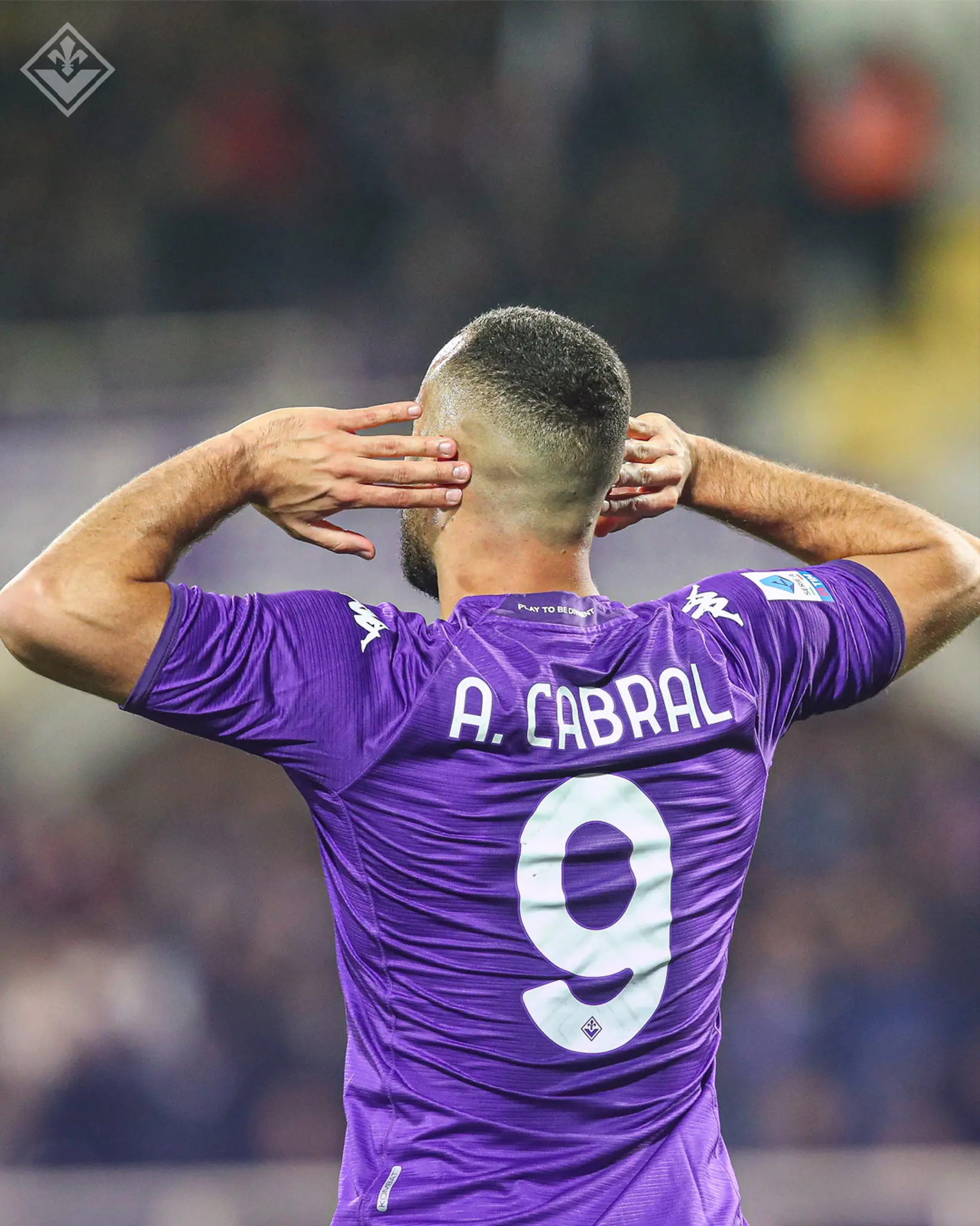 Imagem da notícia: Arthur Cabral marca no empate da Fiorentina, e torcedores do Ceará relembram gol marcado em 2018