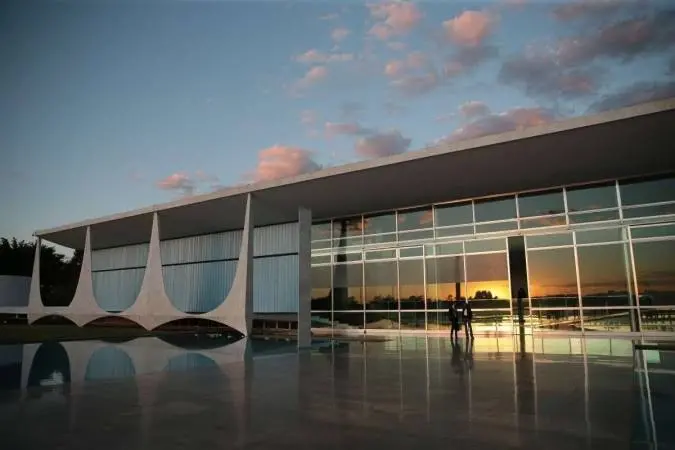Imagem da notícia: Palácio da Alvorada: mais antigo que Brasília, residência presidencial é rica em detalhes; confira
