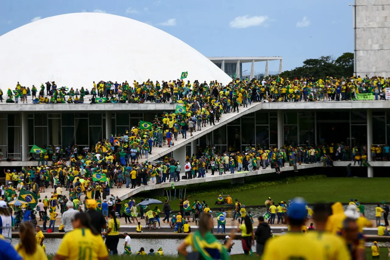 Manifestantes ocuparam a rampa do Planalto