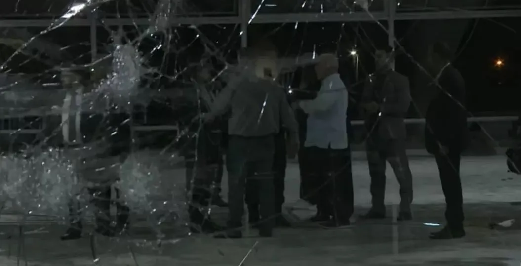 Lula chegou à noite em Brasília e vistoriou o Palácio do Planalto, destruído nos atos criminosos