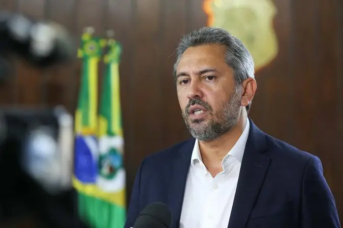 Imagem da notícia: Elmano vai a Brasília para reunião de governadores com Lula após atos criminosos