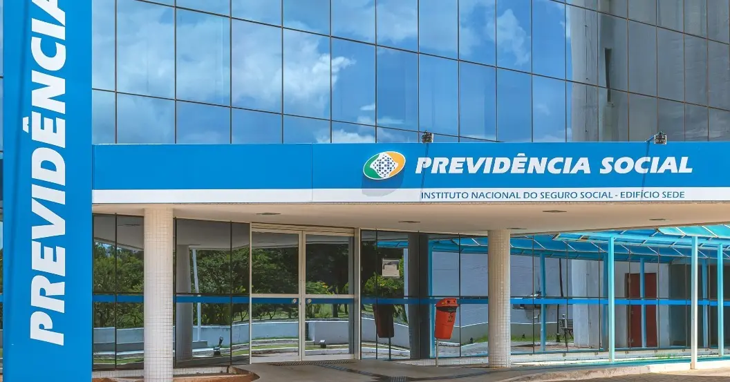 Imagem da notícia: Aposentados e pensionistas do INSS podem ter reajuste de 5,9%; entenda