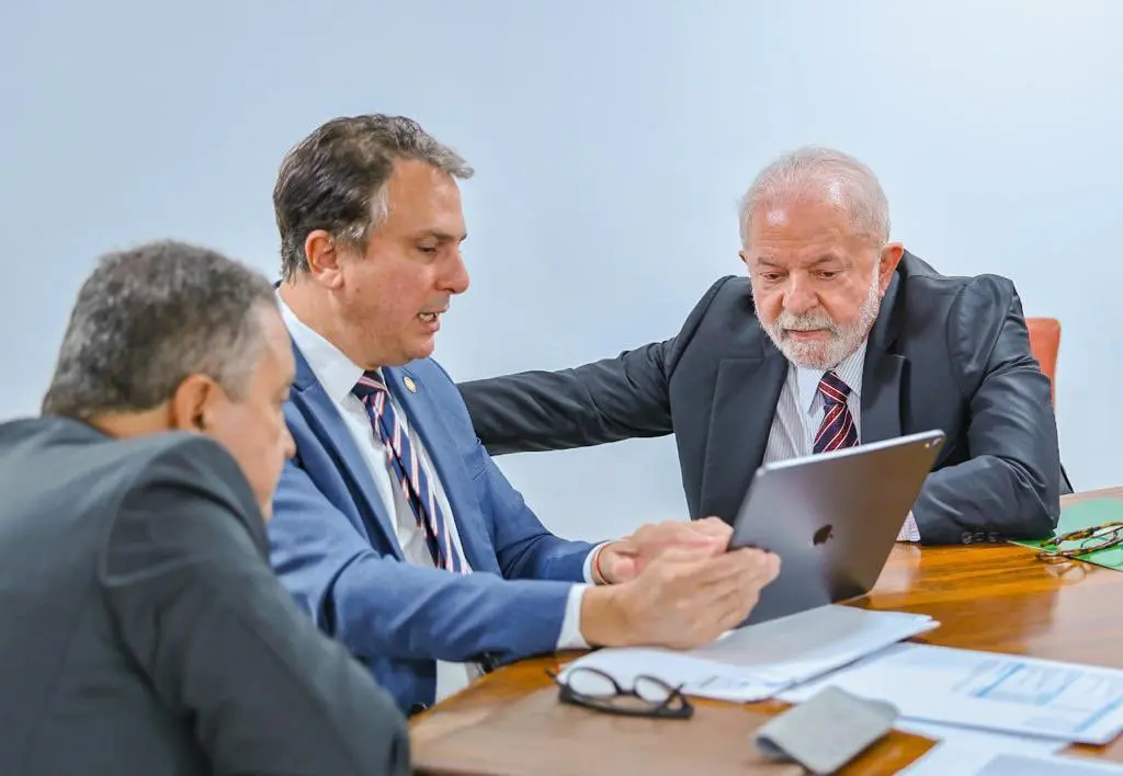 Imagem da notícia: Camilo avalia distribuir recursos do FPE e FPM com base em desempenho na educação; entenda