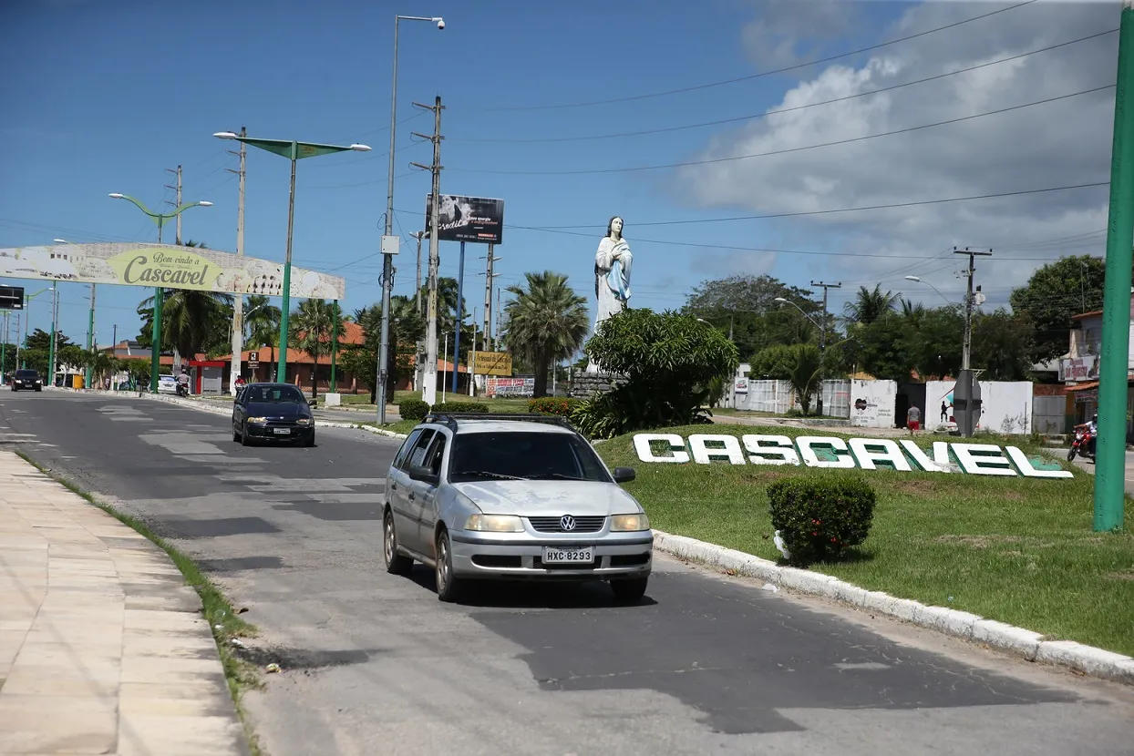 Segundo lenda popular, a cidade treme quando a cobra se mexe no subterrâneo
