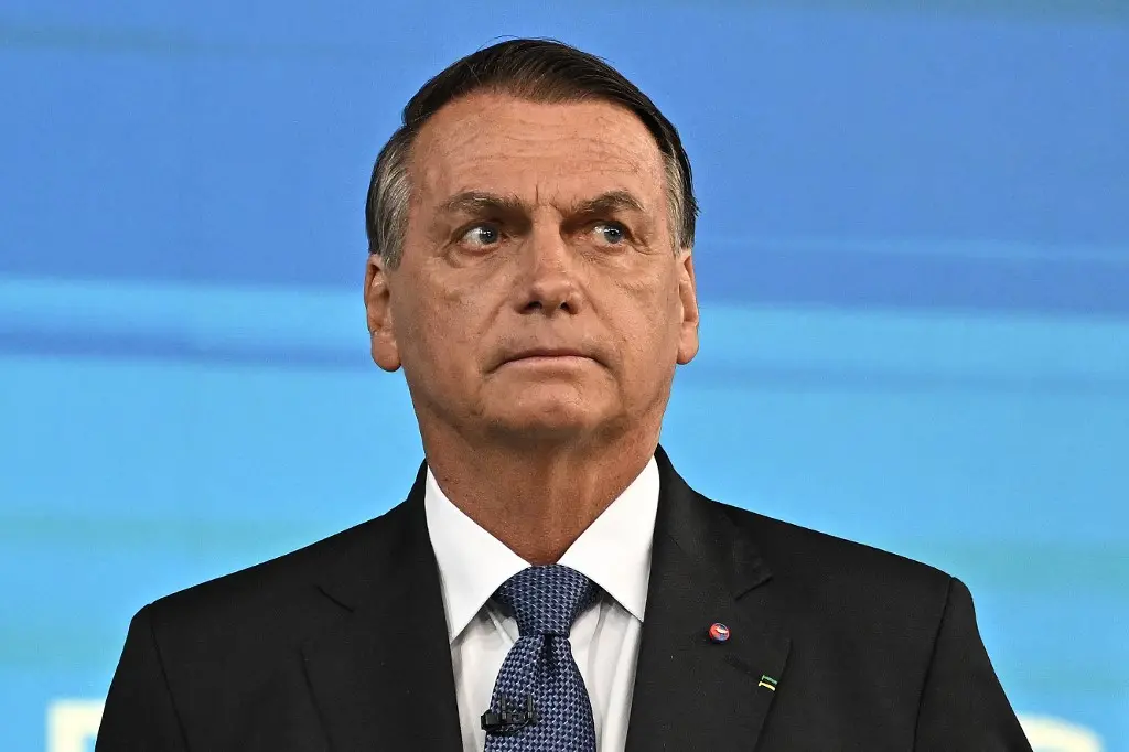 Imagem da notícia: PGR pede ao STF que Bolsonaro seja investigado por ataques em Brasília