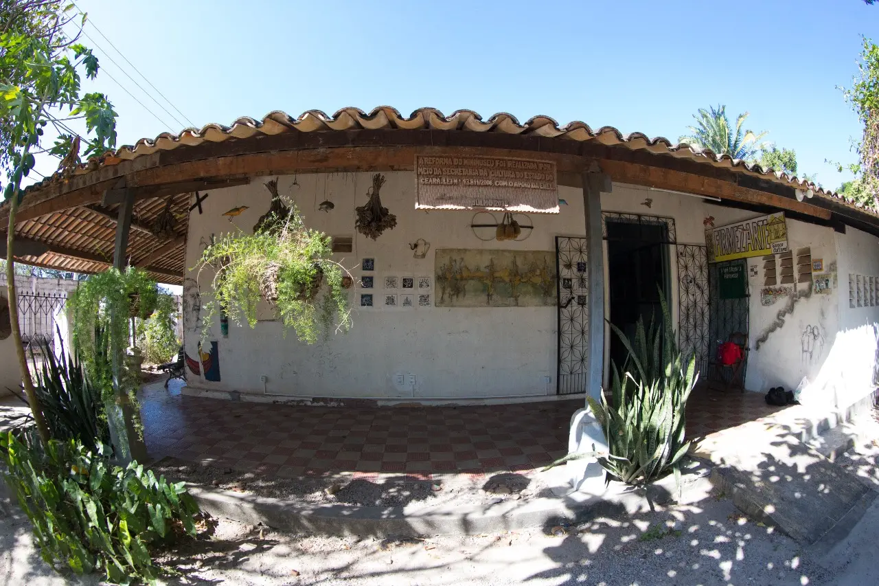 Imagem da notícia: Minimuseu Firmeza: casa-sítio no Mondubim é sede da arte, do aconchego e merece sua visita