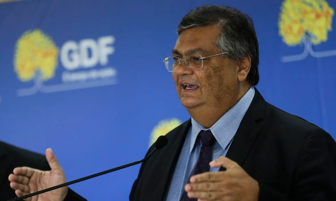 Imagem da notícia: Governo exonera maioria dos superintendentes regionais da Polícia Federal e da PRF