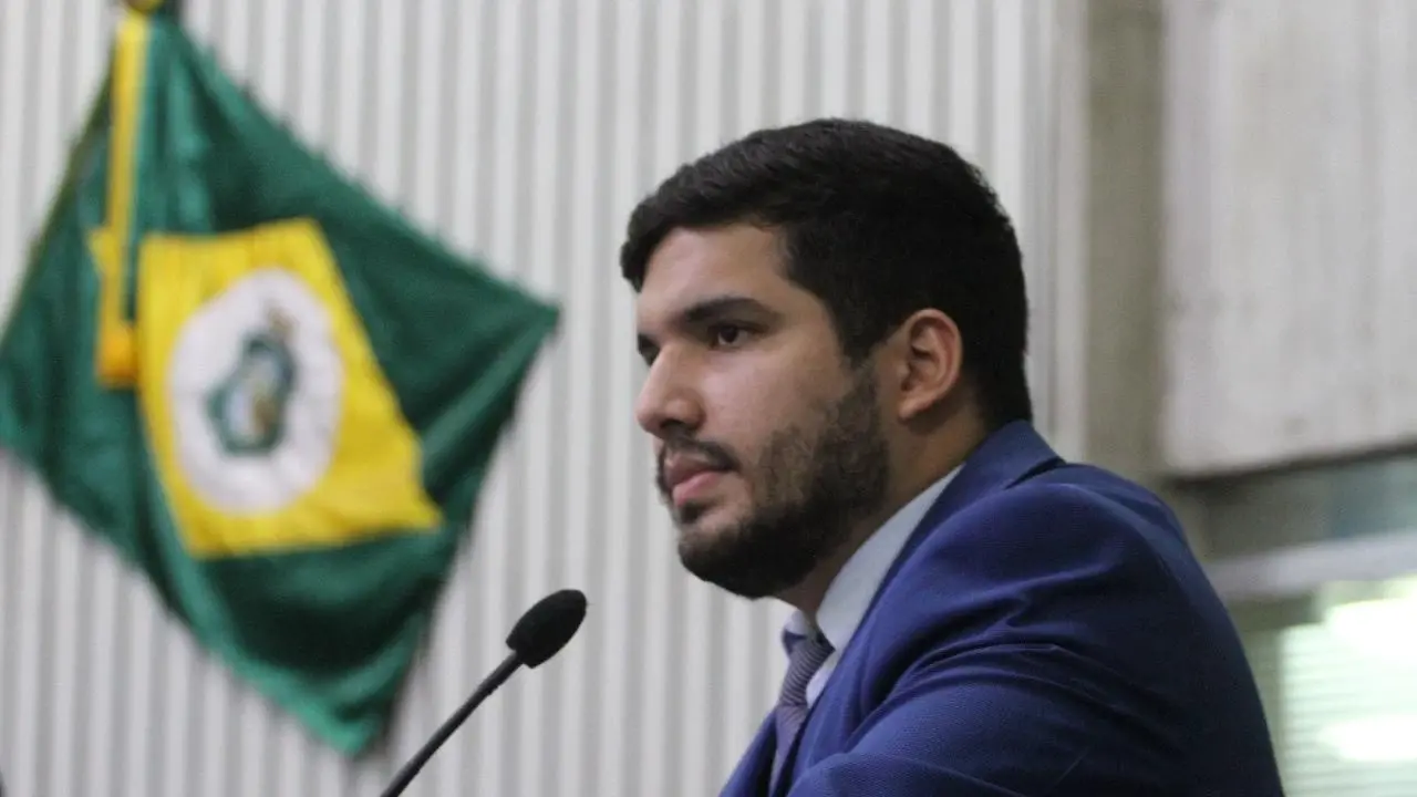 Imagem da notícia: Alexandre de Moraes nega ação que pedia cassação de André Fernandes na Câmara dos Deputados