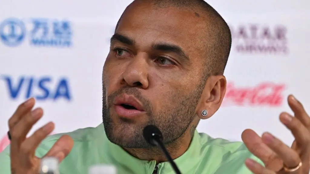 Imagem da notícia: Neymar enviou R$ 800 mil para reduzir pena de Daniel Alves, diz jornal