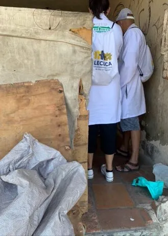Coleta de dados por pesquisadores em um dos locais de uso recluso