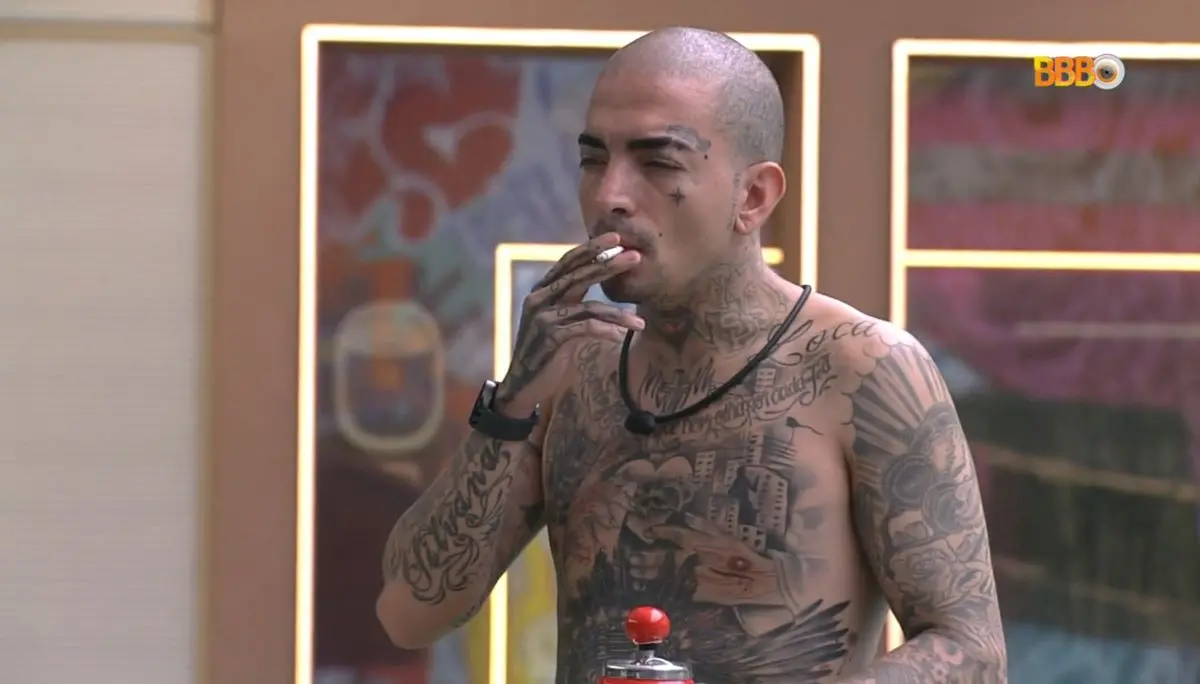 MC Guime fumando