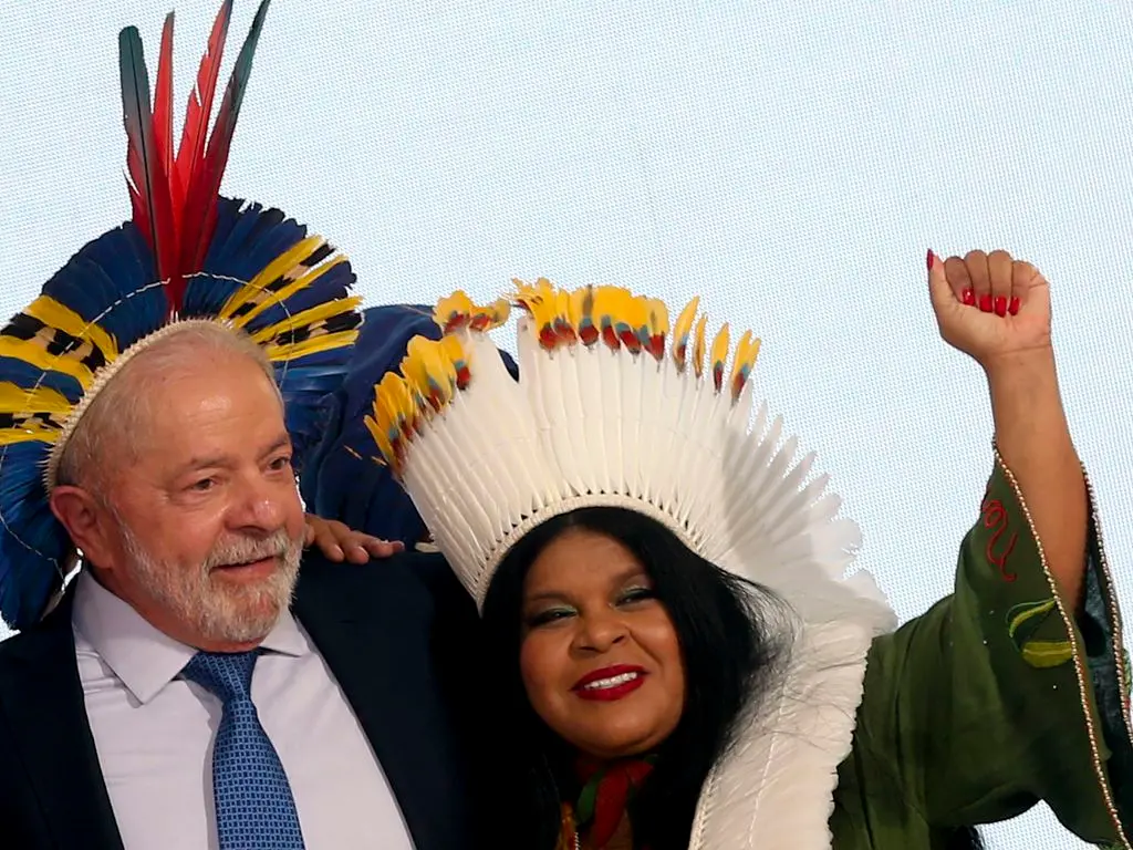 Imagem da notícia: Lula visitará crianças na Terra Yanomami após casos de desnutrição entre indígenas  