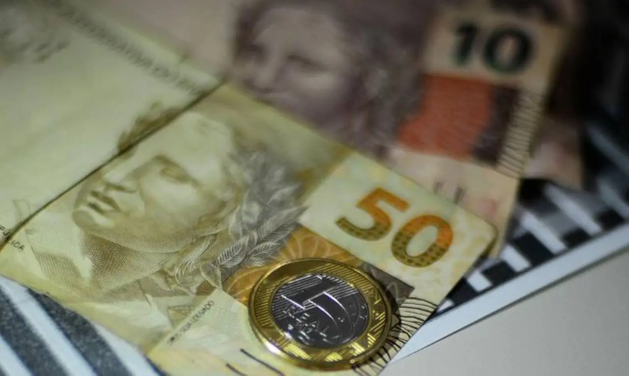 Imagem da notícia: Qual a diferença entre dívida e inadimplência? Entenda o que é a educação financeira