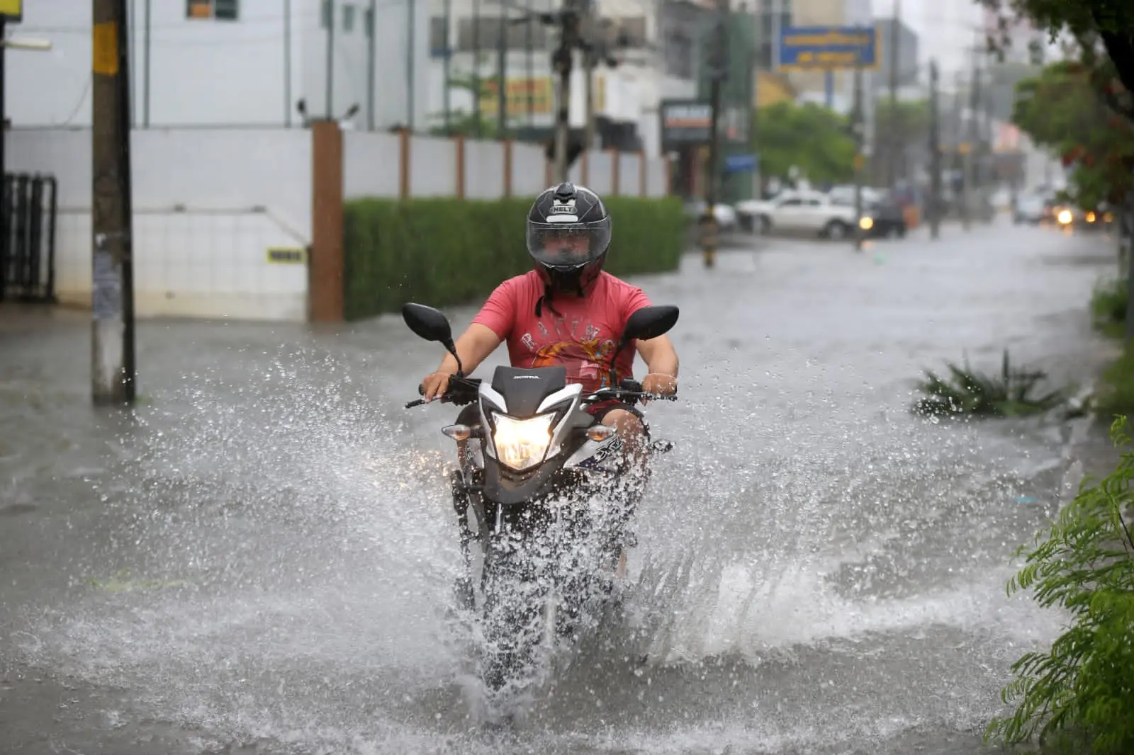 Imagem da notícia: Chuvas devem continuar em todo o Ceará até terça-feira (24), indica previsão da Funceme