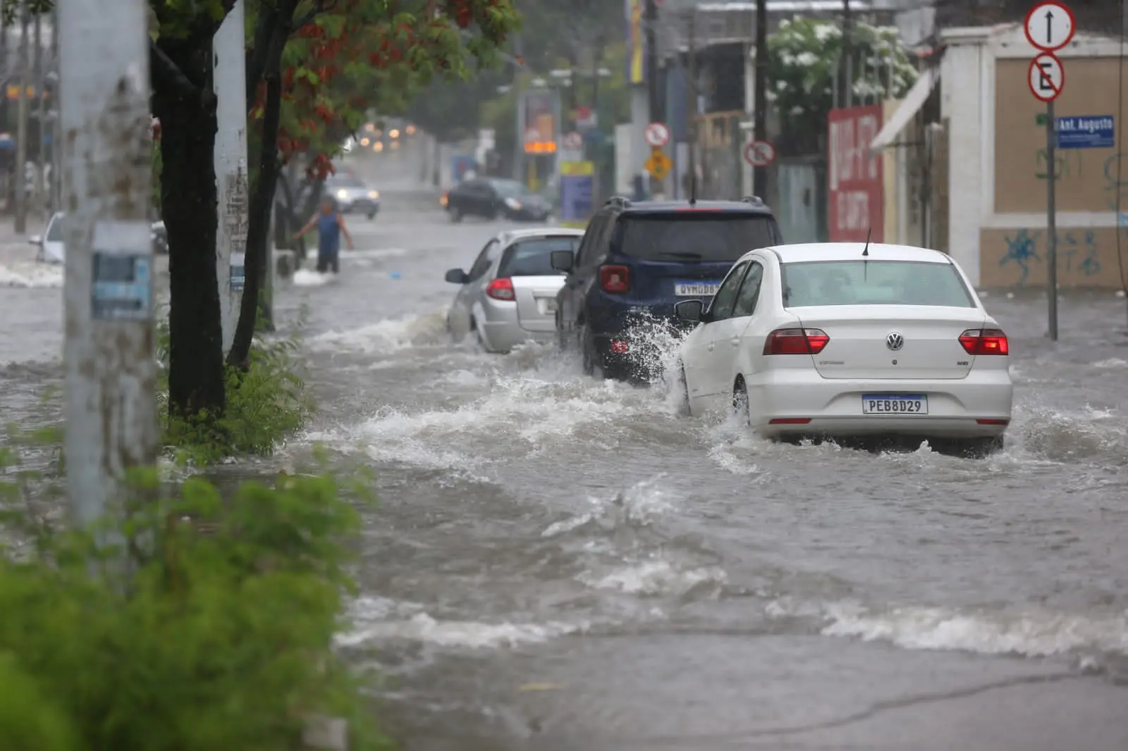 Imagem da notícia: Com 15 dias consecutivos de chuva, Fortaleza supera média histórica para janeiro pelo 8º ano seguido