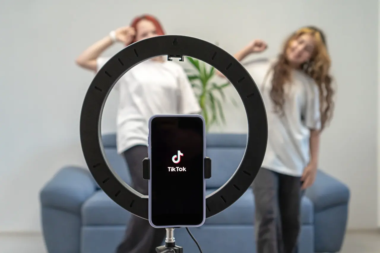 Imagem da notícia: ‘Desafio do apagão’ no TikTok alerta sobre jogos perigosos na internet; especialistas orientam pais