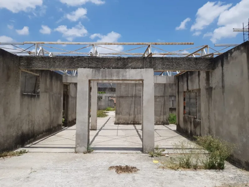 Creche em Guaiuba, na Região Metropolitana de Fortaleza, não tem nem teto