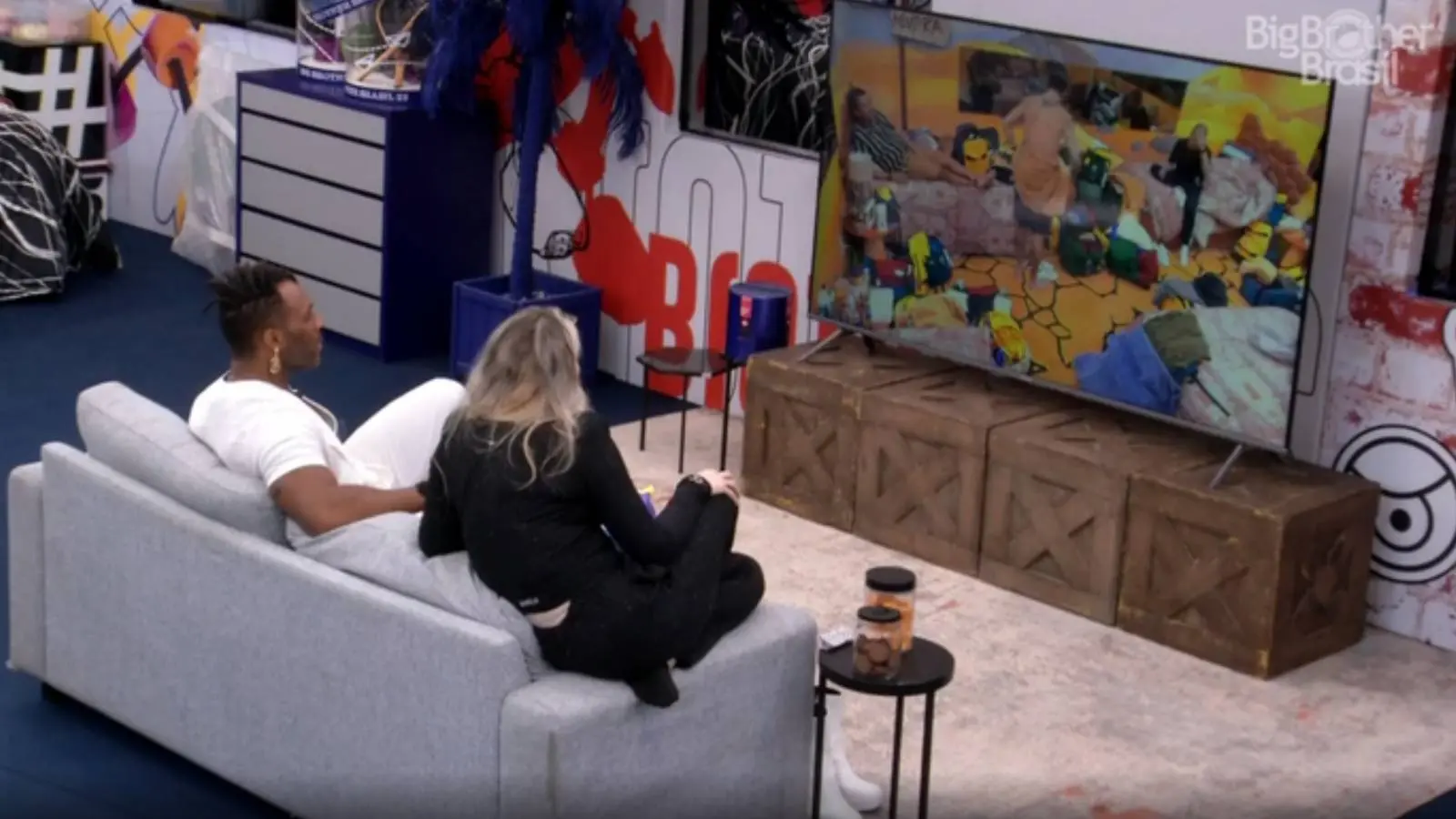 Imagem da notícia: BBB 23: Fred Nicácio e Marília assistem e criticam outros brothers durante estadia no Quarto Secreto