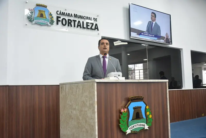 Imagem da notícia: Presidente da Câmara de Fortaleza anuncia sindicância para apurar erro na lei da taxa do lixo