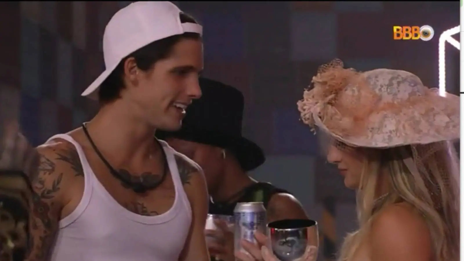 Imagem da notícia: BBB 23: Larissa impede reaproximação entre Bruna Griphao e Gabriel durante Festa do Líder