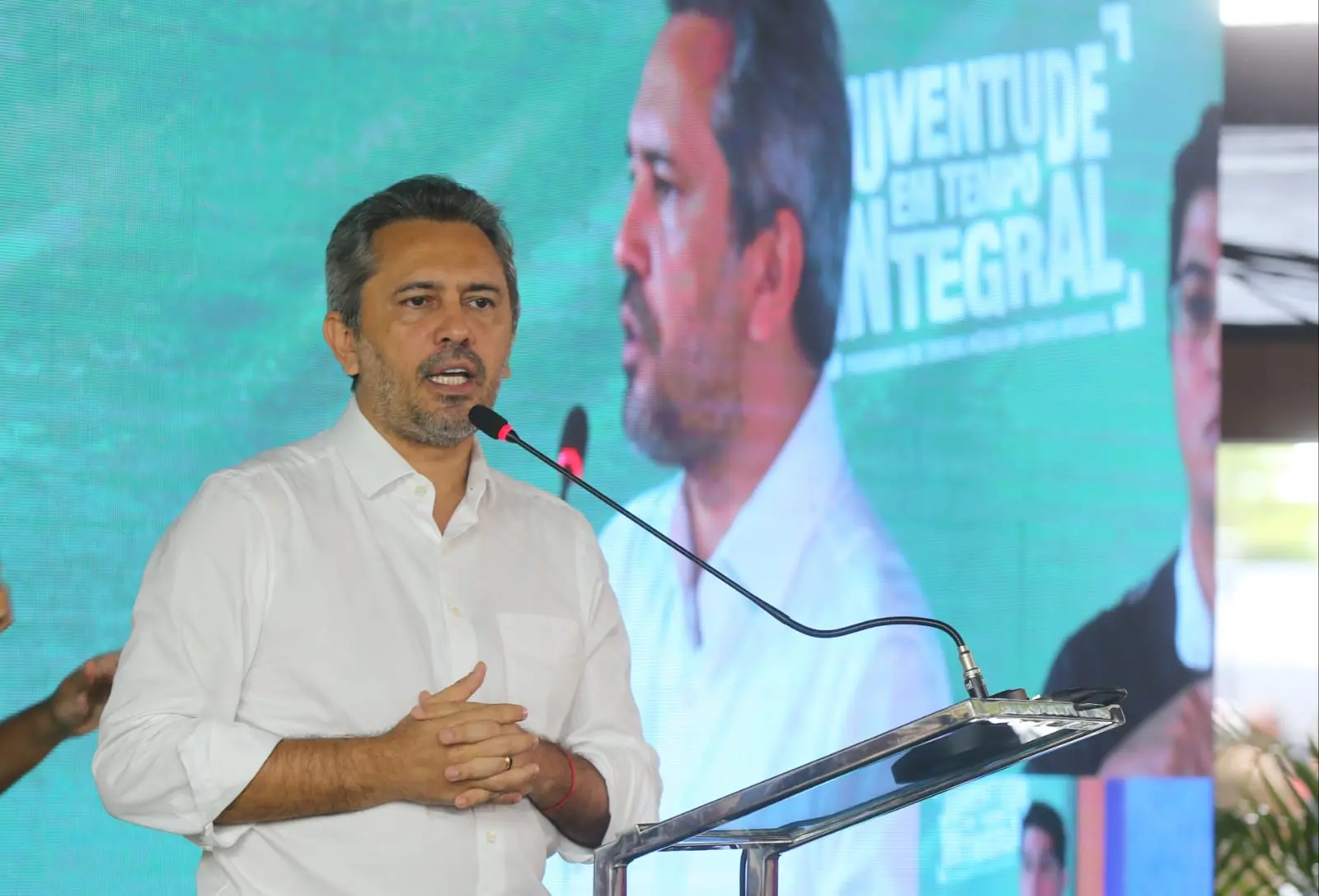 Imagem da notícia: Governo do Ceará vai cumprir reajuste do piso dos professores de 2023, garante Elmano