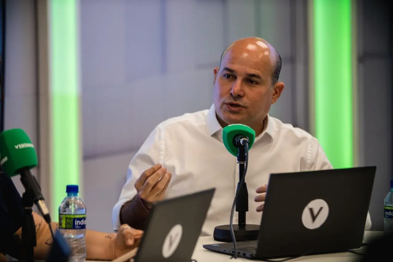 Imagem da notícia: Roberto Cláudio critica Elmano por caso Guararapes e atiça oposição de ala do PDT no Ceará