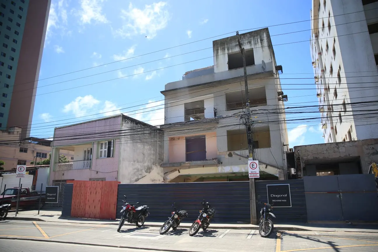Imagem da notícia: Prédio que ocupará lugar da última casa da Beira-Mar é autorizado a ter 93 metros acima do limite
