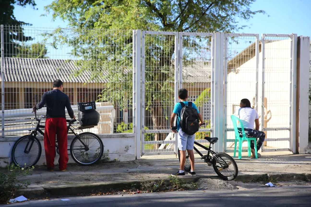 No São João do Tauape, alunos foram recebidos para acolhimento, segundo funcionários