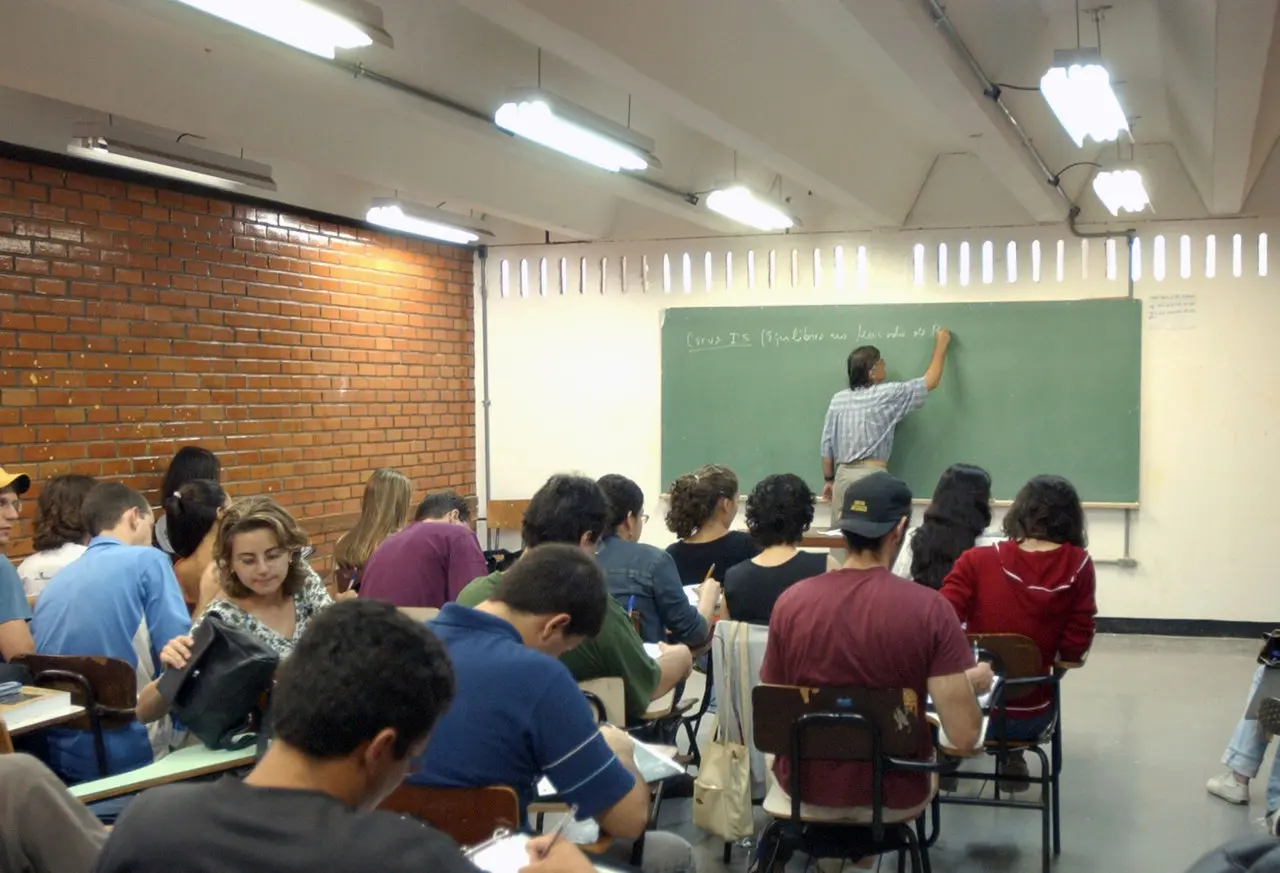 Imagem da notícia: Veja concursos e seleções com vagas abertas no Ceará nesta segunda-feira (30)