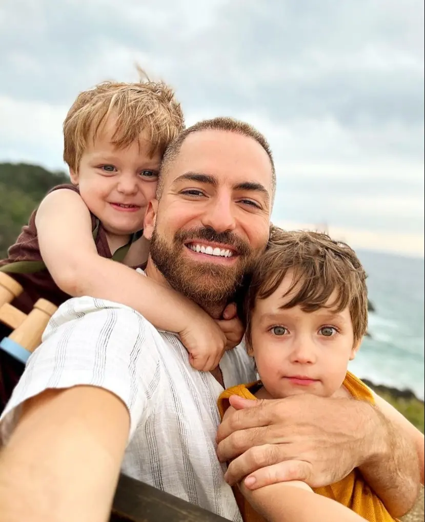 Imagem da notícia: Thales Bretas, viúvo de Paulo Gustavo, posta foto com filhos e encanta web