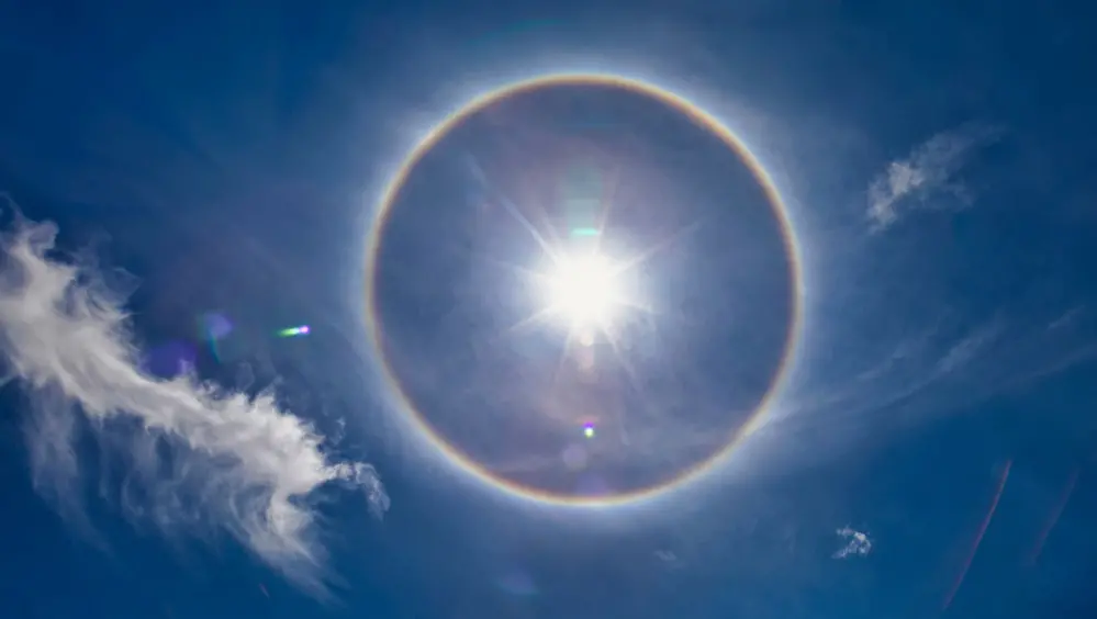 Imagem da notícia: Arco-íris ao redor do sol? Imagens de halo solar no RJ viralizam na web