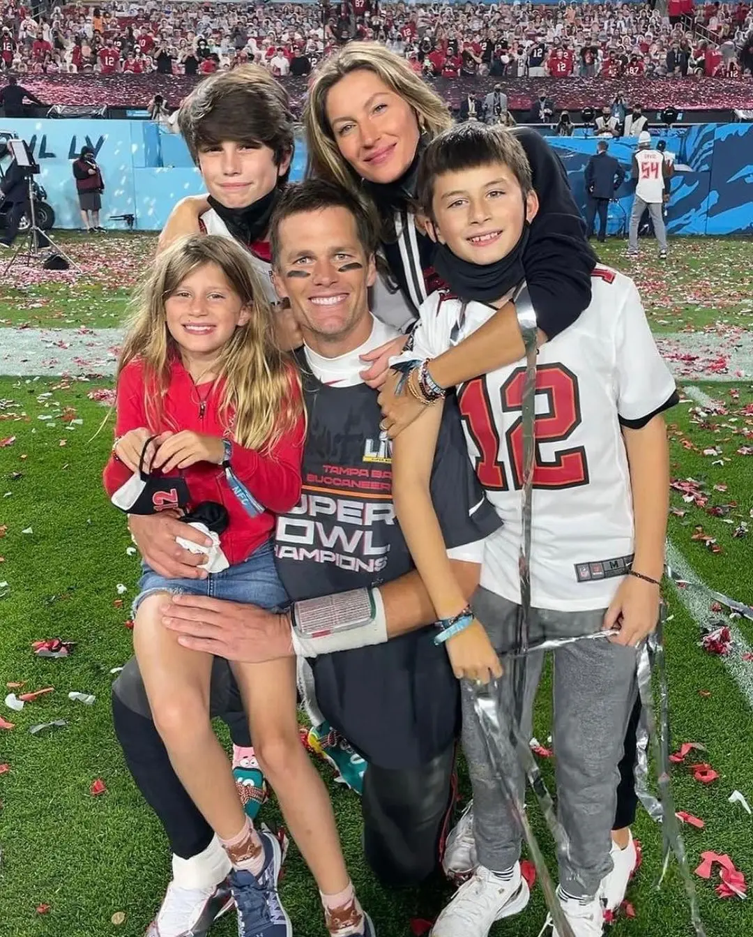 Imagem da notícia: Gisele Bundchen manda recado após aposentadoria de Tom Brady: 'te desejo coisas maravilhosas'