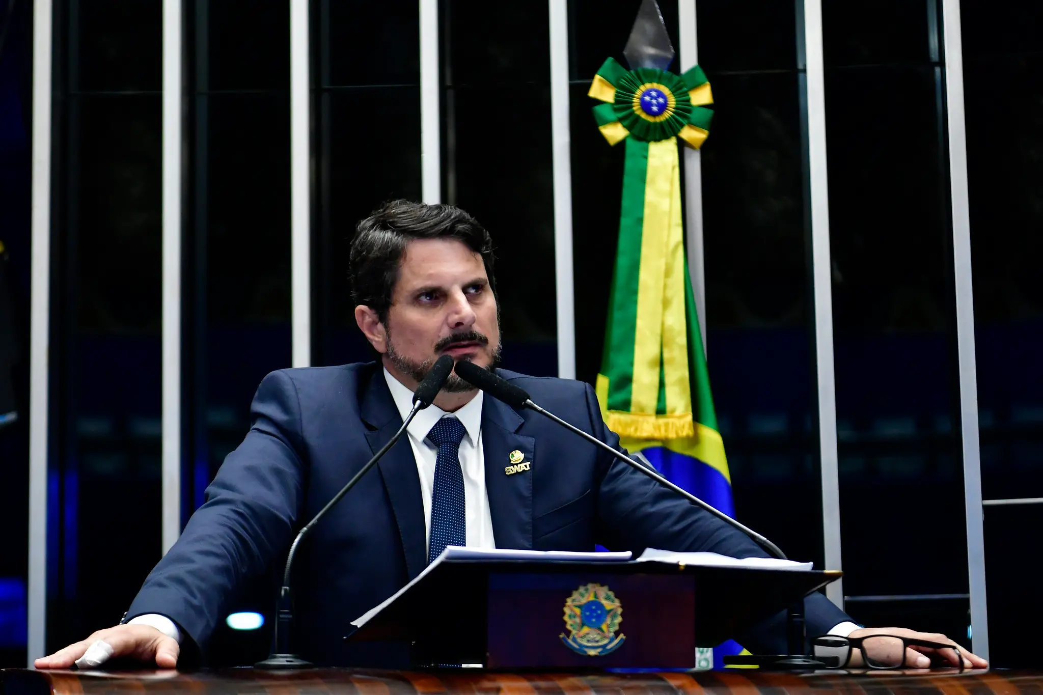 Imagem da notícia: Marcos do Val diz que Bolsonaro o pressionou para apoiar golpe de Estado; senador deve renunciar