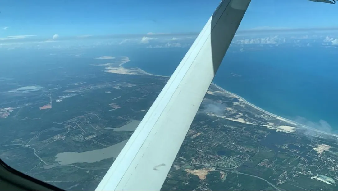 Imagem do litoral Oeste do Ceará logo após decolagem