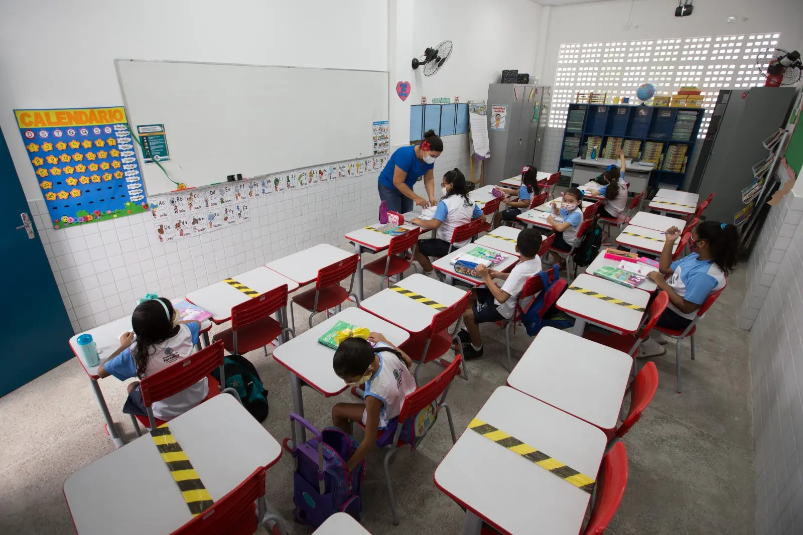 Imagem da notícia: Reajuste geral dos servidores municipais e dos professores são aprovados na Câmara de Fortaleza