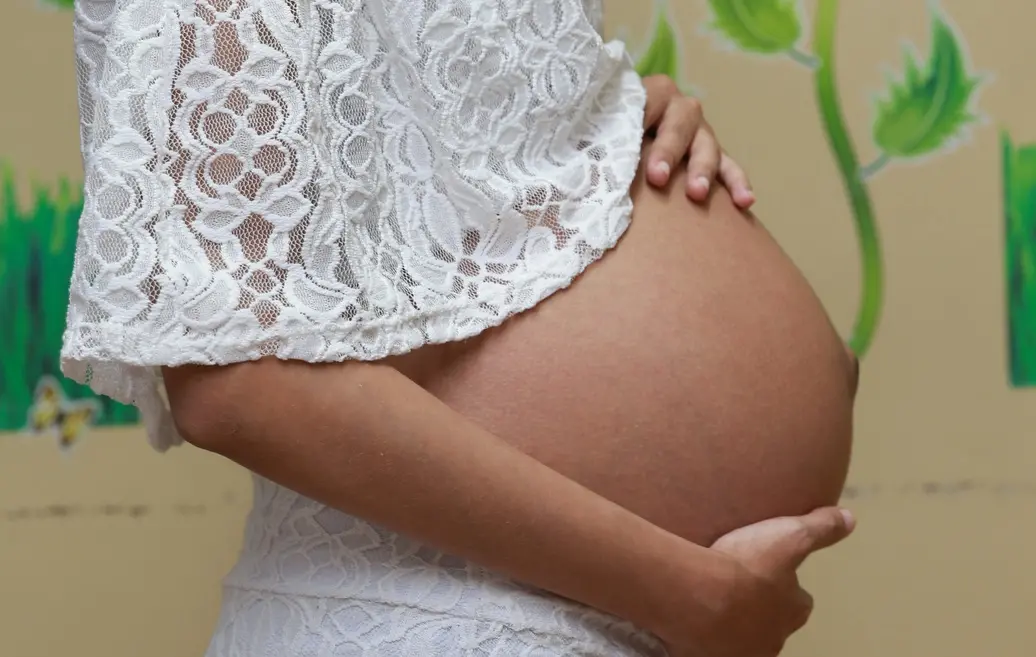 Imagem da notícia: Um em cada 10 bebês nasce de mães adolescentes em Fortaleza; entenda riscos e prevenção
