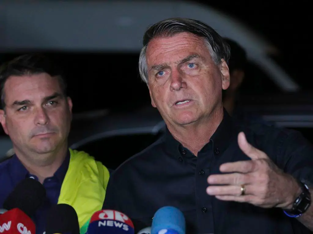 Imagem da notícia: Bolsonaro diz ser italiano e que não teria dificuldade de obter cidadania