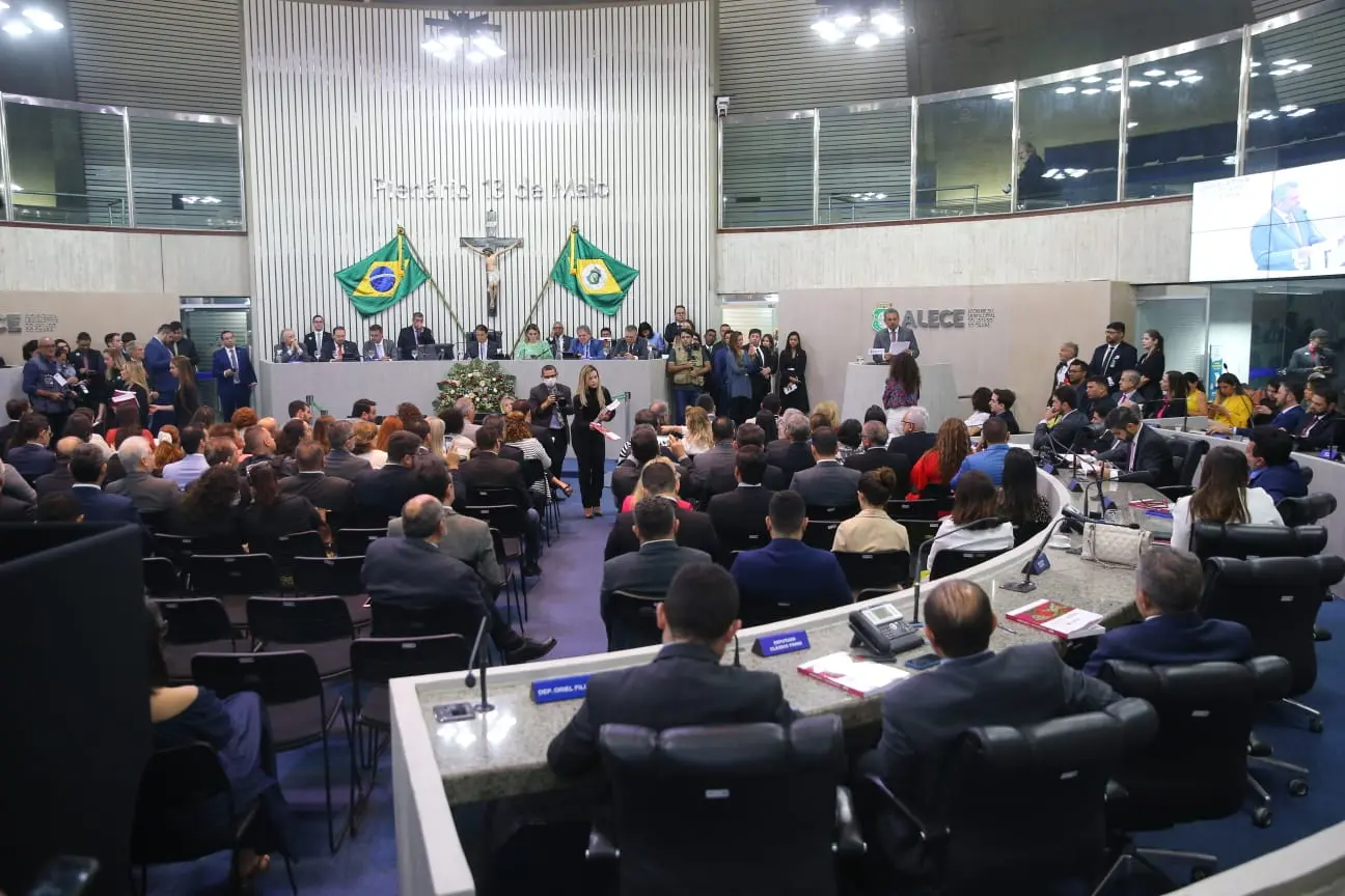Imagem da notícia: Governo Elmano conta com apoio certo de 26 deputados estaduais e oposição de sete; veja a lista