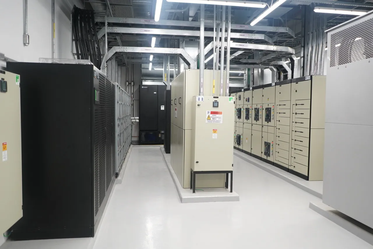 Interior do novo data center da V.tal