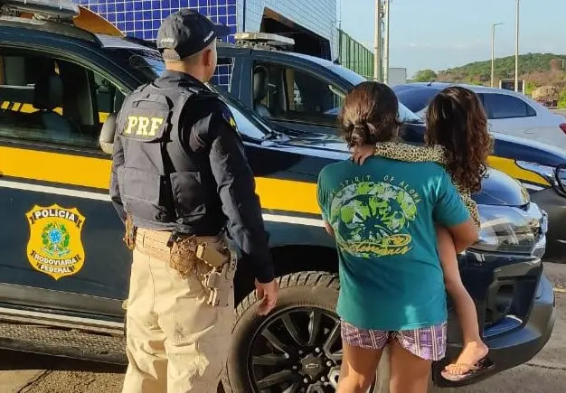 Imagem da notícia: Mãe foge de casa e denuncia à PRF companheiro por abuso sexual contra filha de três anos em Icó