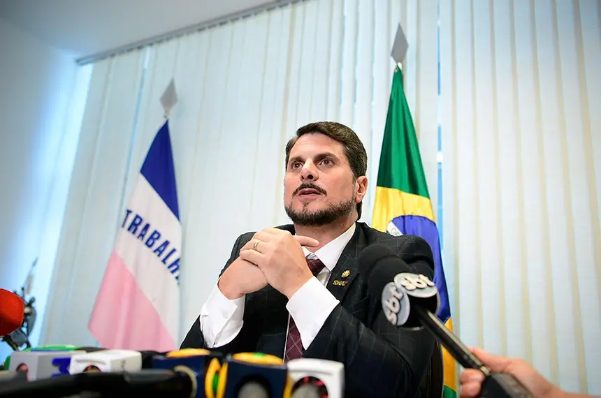 Imagem da notícia: Marcos do Val deve prestar novo depoimento sobre articulação de golpe, determina Alexandre de Moraes