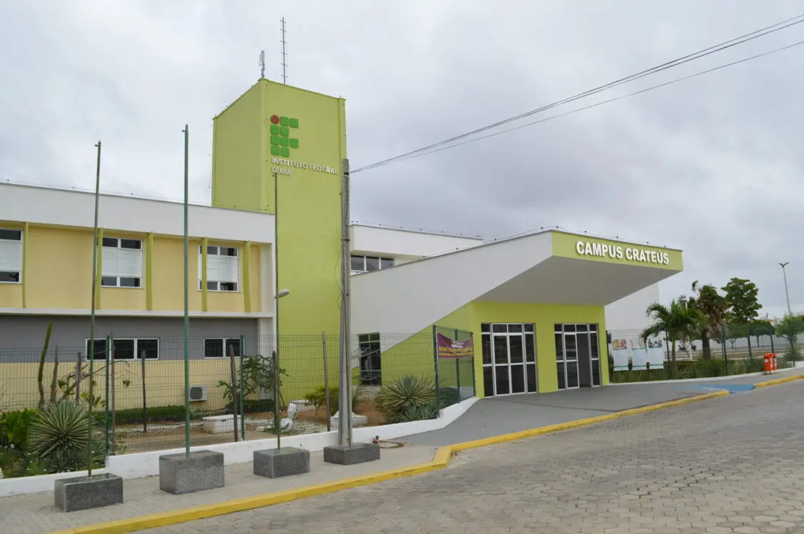 Imagem da notícia: IFCE abre seleção com 7 vagas para professor substituto dos campi de Crateús e Limoeiro do Norte