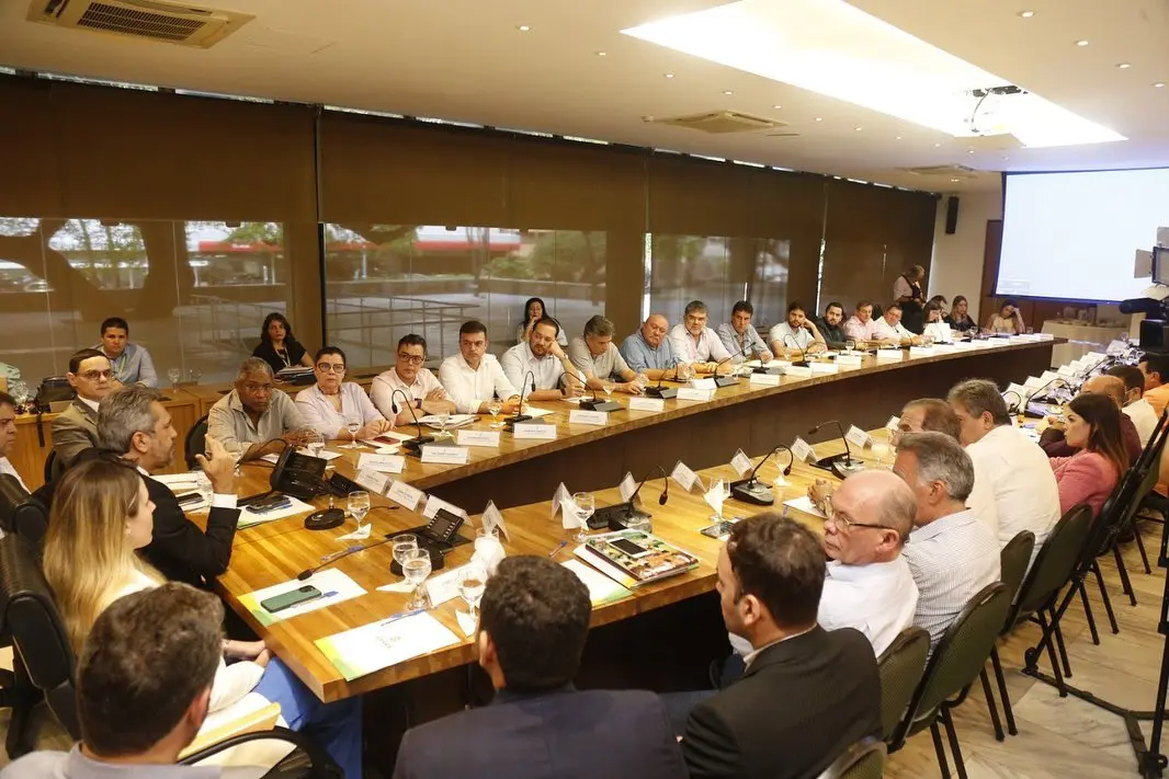 Imagem da notícia: Em reunião da base, Elmano recebe parlamentares do PSD e União Brasil; veja como foi