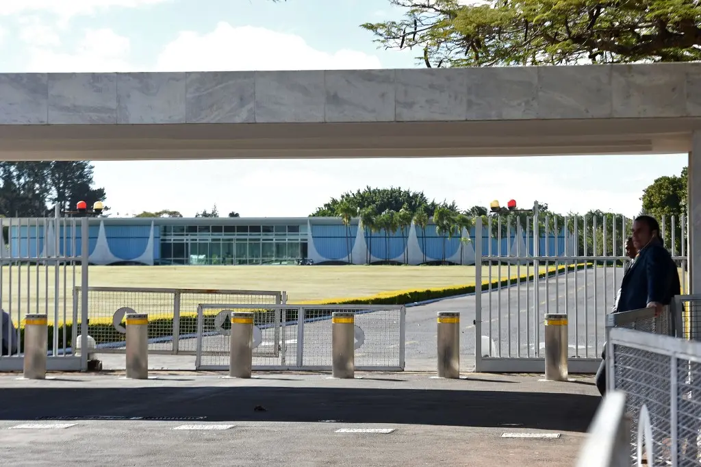 Imagem da notícia: Presidente Lula e primeira-dama Janja se mudam para o Palácio do Alvorada após reformas