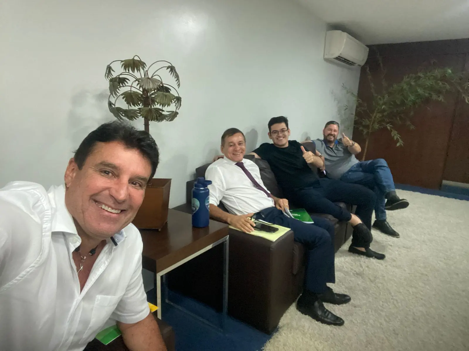 Imagem da notícia: Deputados chegam à Assembleia às 4h da manhã para marcar tempo de discurso na sessão