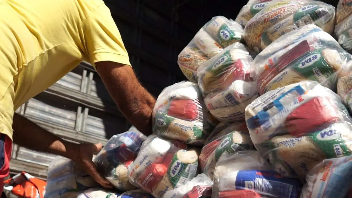 Imagem da notícia: Como Elmano pretende combater a fome no Ceará com rede de distribuição de alimentos