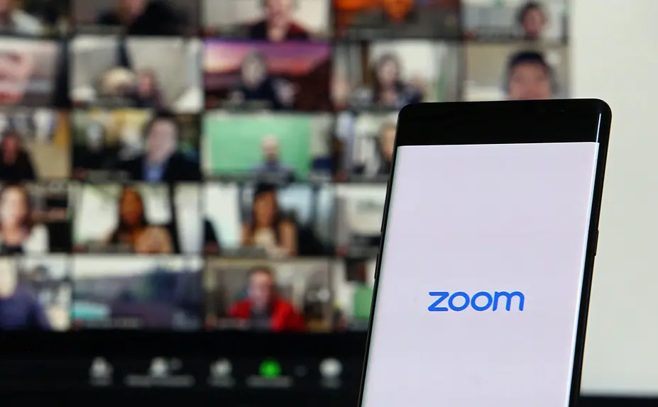 Imagem da notícia: Zoom demite mais de 1,3 mil funcionários em novo layoff