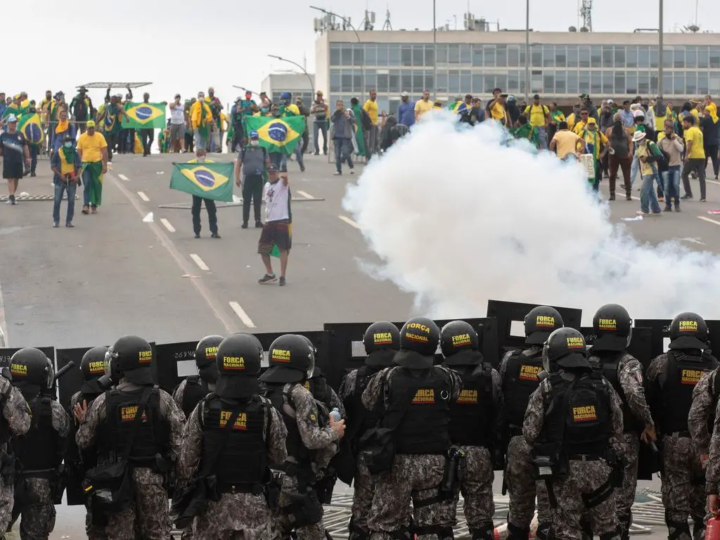 Imagem da notícia: Um mês após atos terroristas, 15 cearenses estão presos em Brasília; outros 11 são monitorados