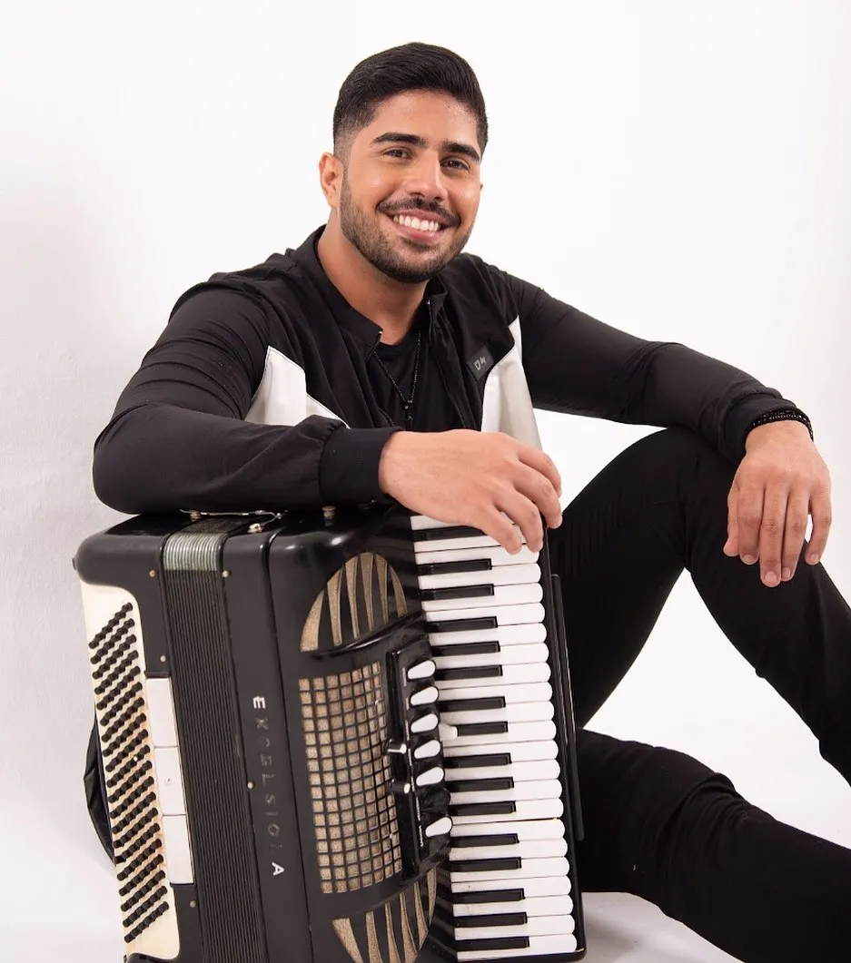Fernando Amorim faz show no RioMar Kennedy