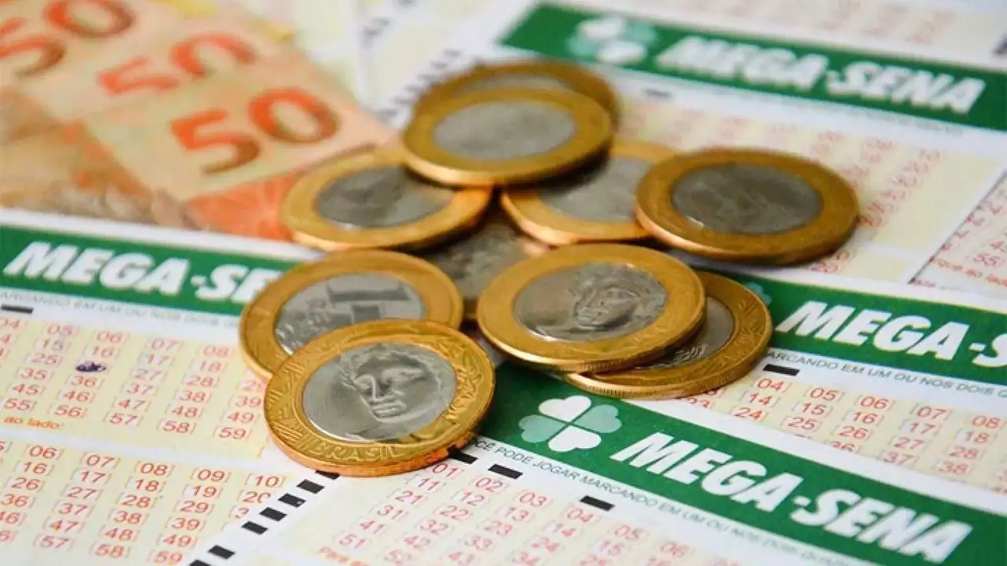 Imagem da notícia: Quatro apostas do Ceará acertam cinco números na Mega-Sena e levam até R$ 180 mil  